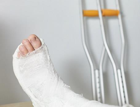 باز کردن گچ و گچ گیری در منزل شیراز توسط مرکز درمانی آواگستر